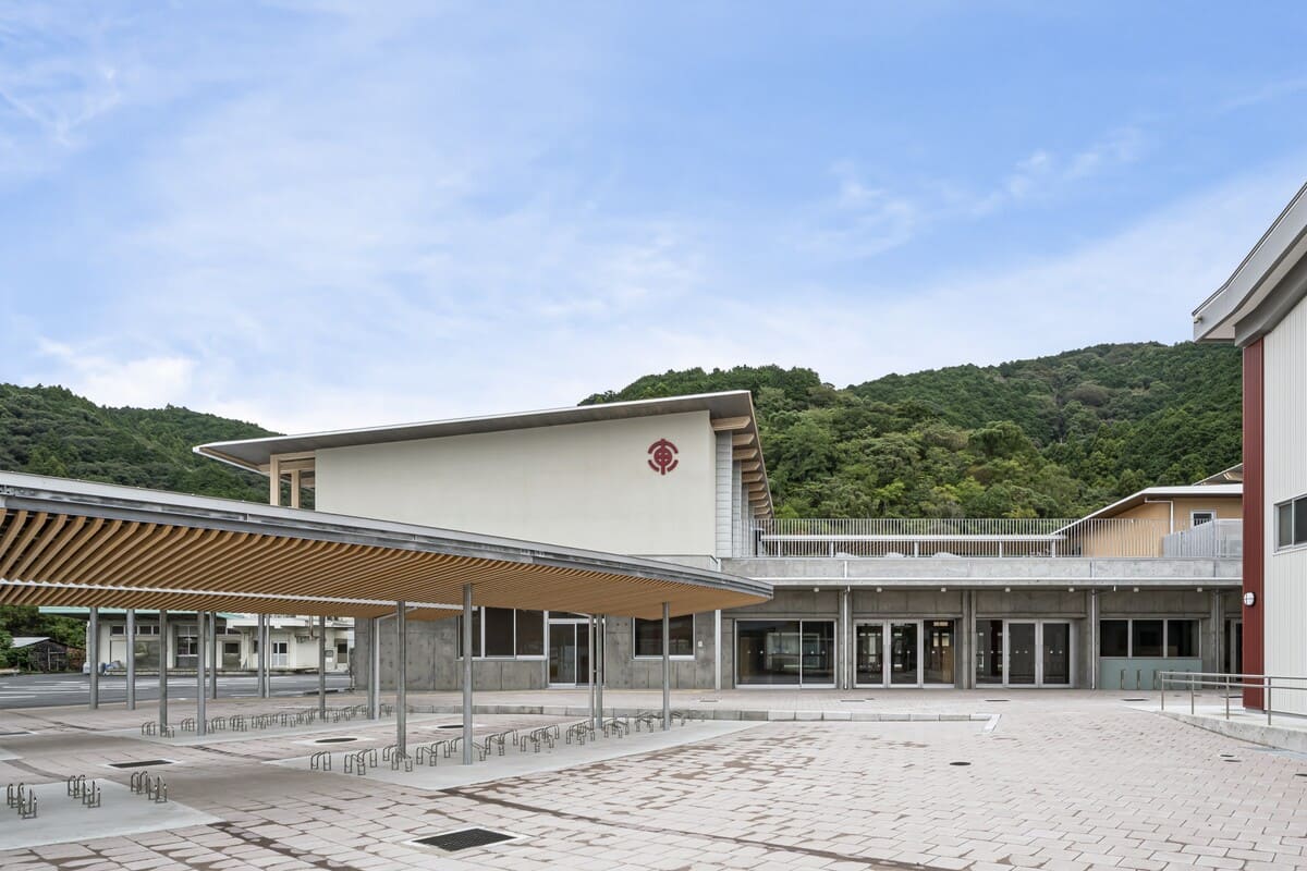 東山小学校
